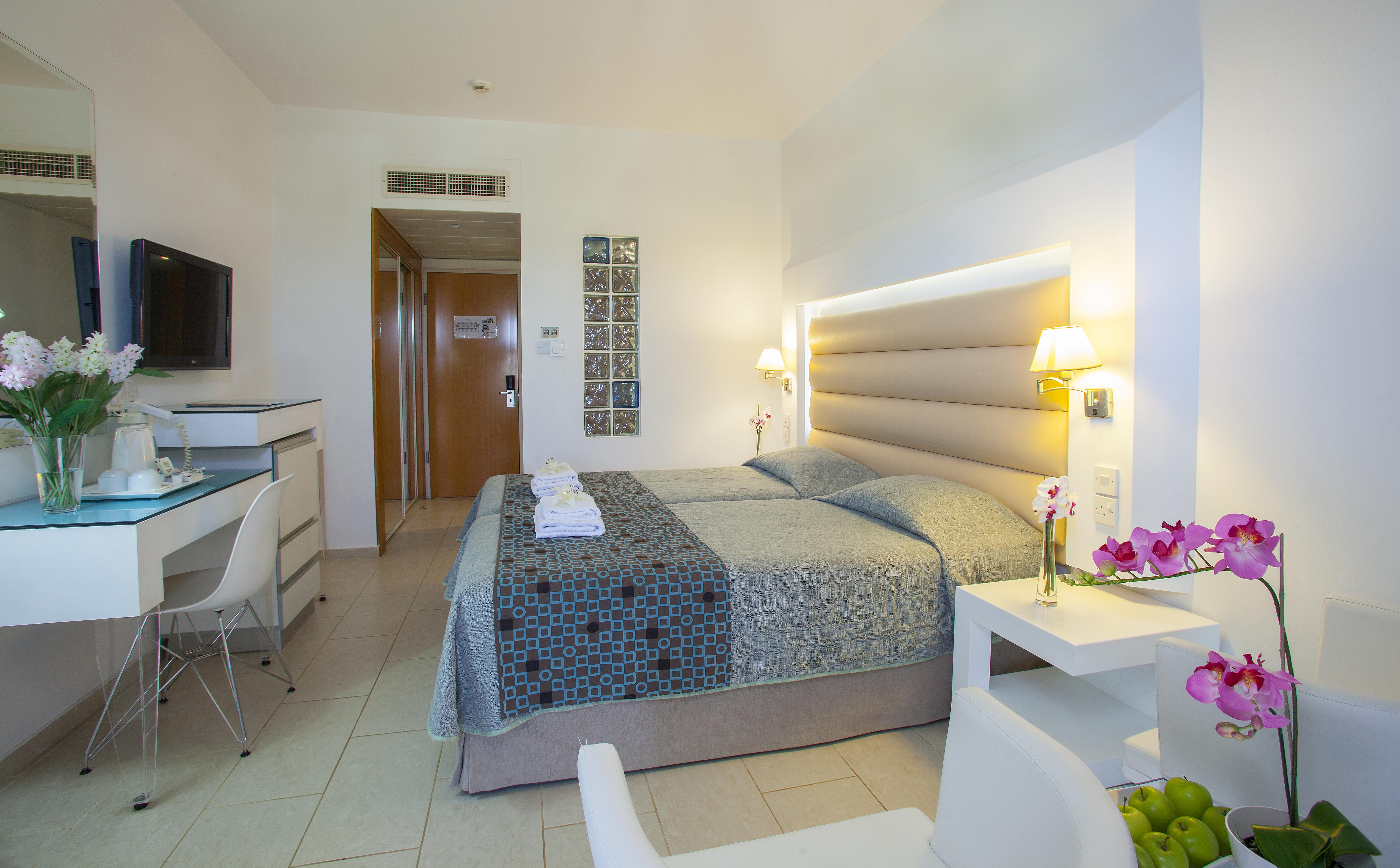 Отель Leonardo Cypria Bay 4*