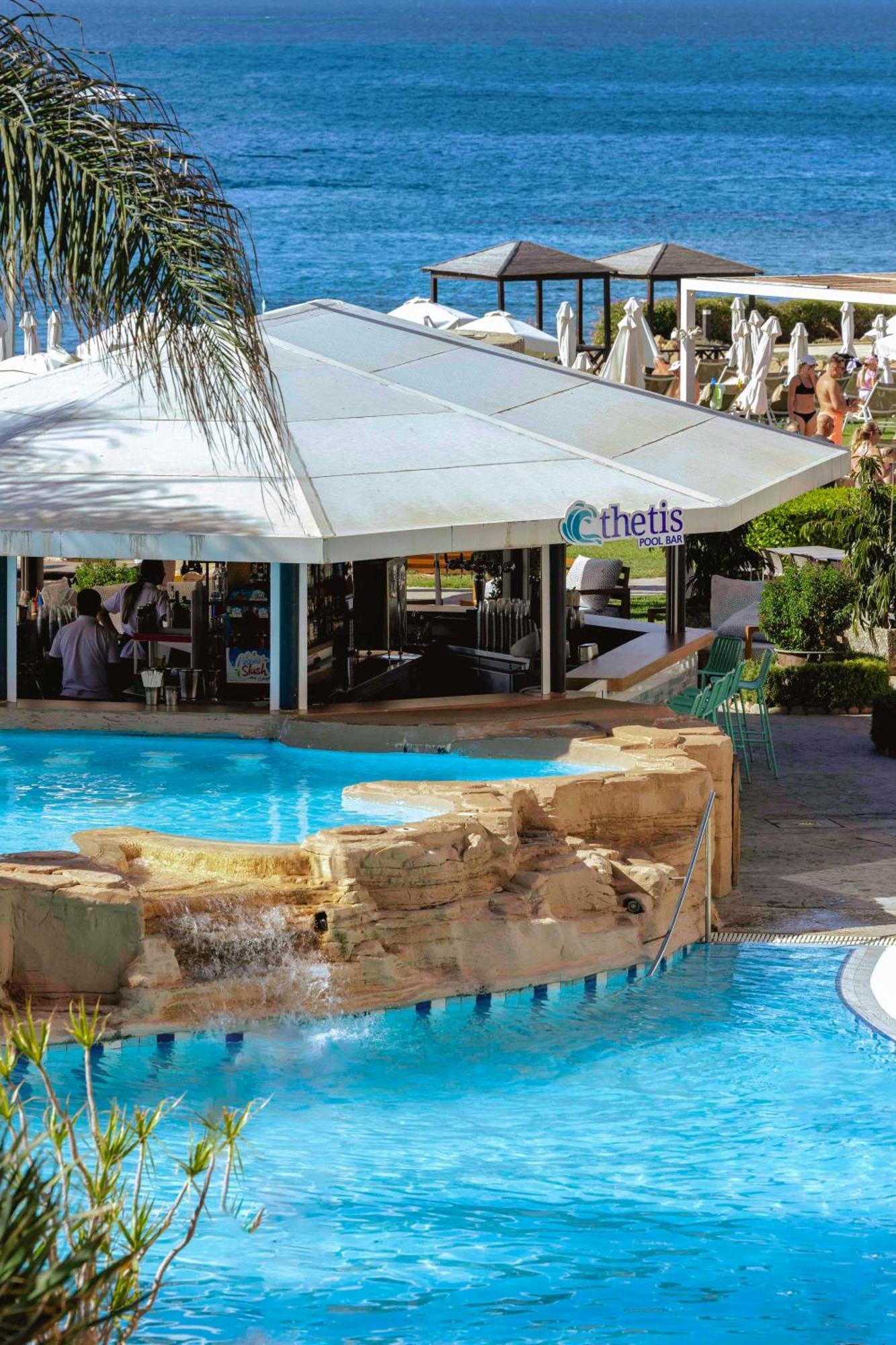 Leonardo Cypria Bay Otel