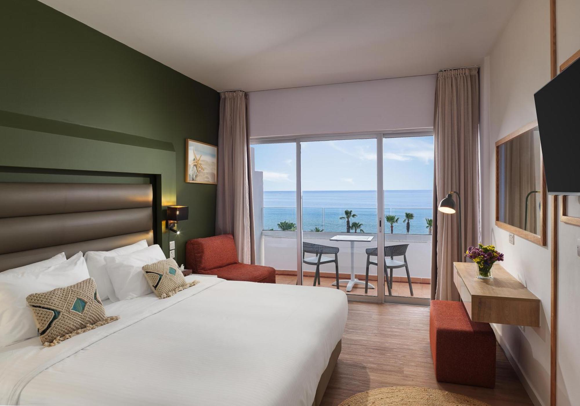 Otel Leonardo Cypria Bay 4*